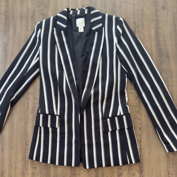 H&M Black and White Striped Blazer - Picture 2 of 11